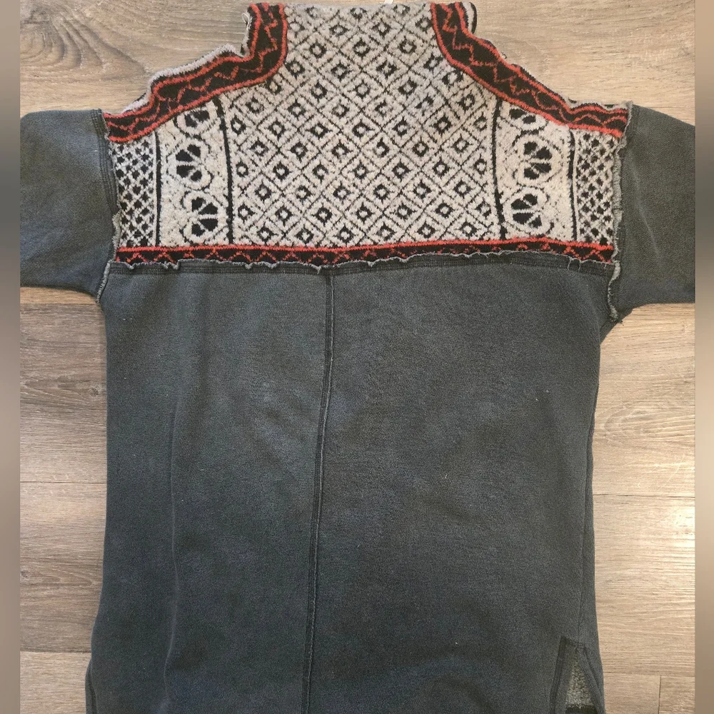 Free People Women Large Knit Neckline Sweater- Pre Owned - Picture 3 of 5